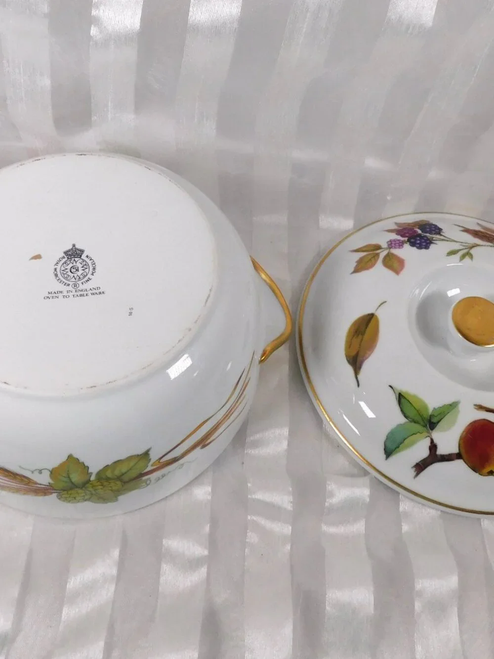 Royal Worcester Round Entrée Dish and Lid in Eversham Gold # 26292